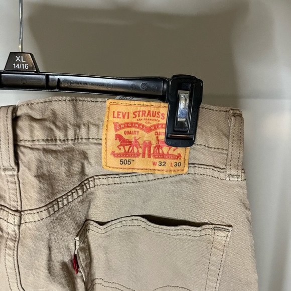 Levis - Picture 3 of 3